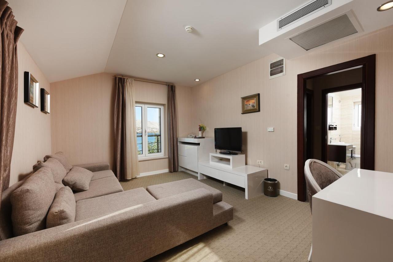 Family Hotel Zane Паг Экстерьер фото