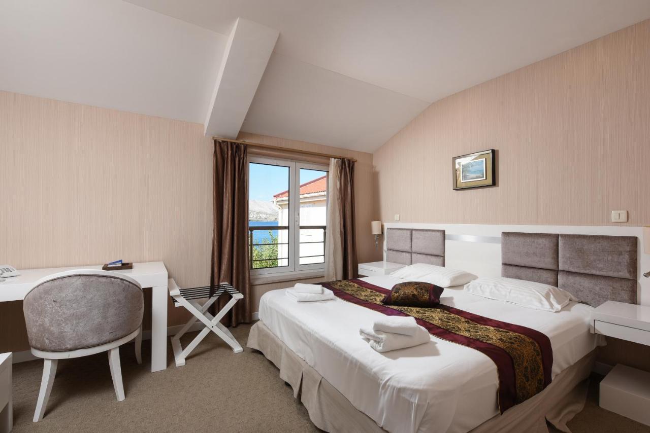Family Hotel Zane Паг Экстерьер фото